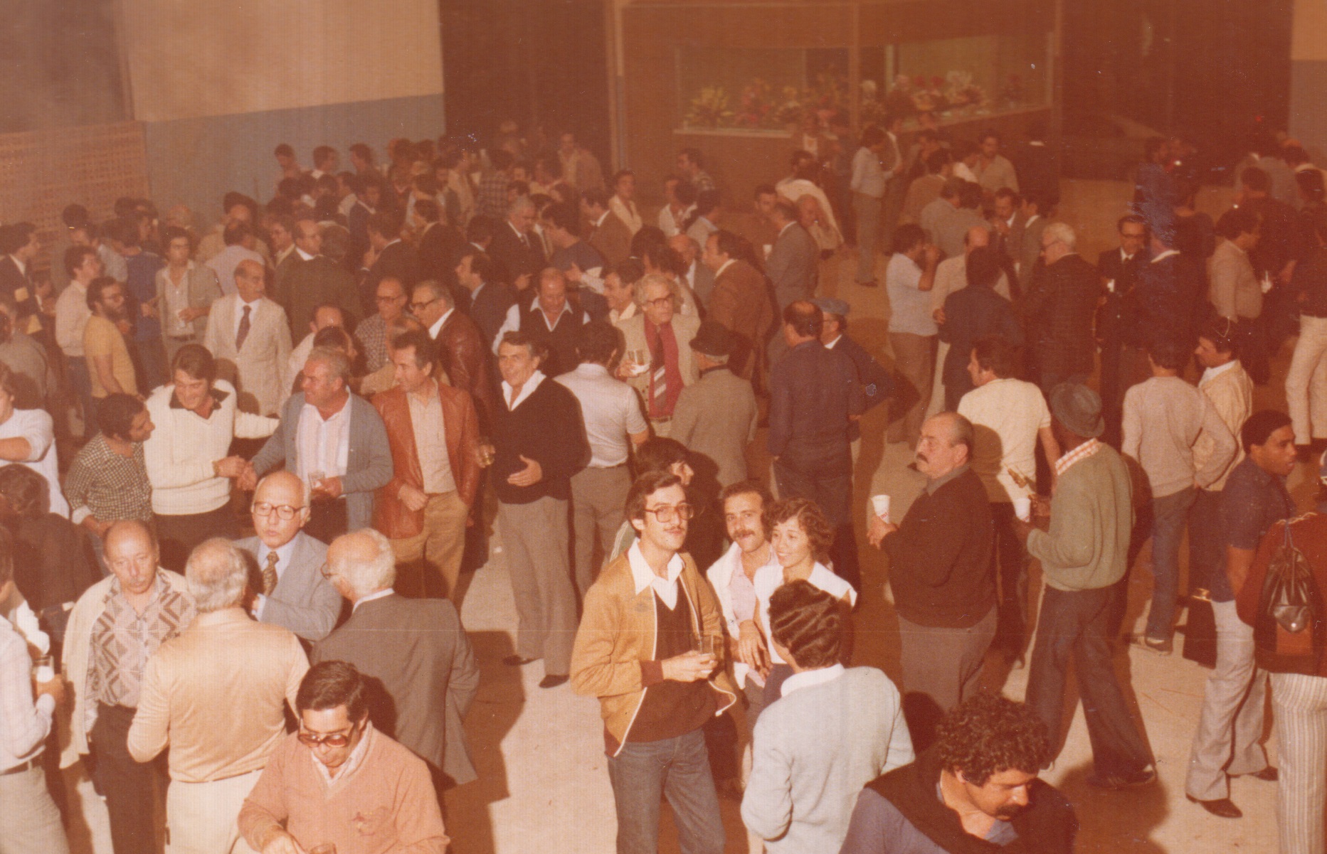 Inauguração da loja de Guglielmo Galluzzi. Na foto: Clóvis Marccheti, Italo Labate, Dadá, Fortunato Gouveia, Dionísio Labate,  José Scobar, Euclides Carli, Família Fruggis, Família Bovino, etc.