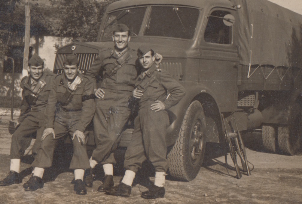 Recrutas na Itália.
Guglielmo Galuzzi (pai), primeiro da esquerda.