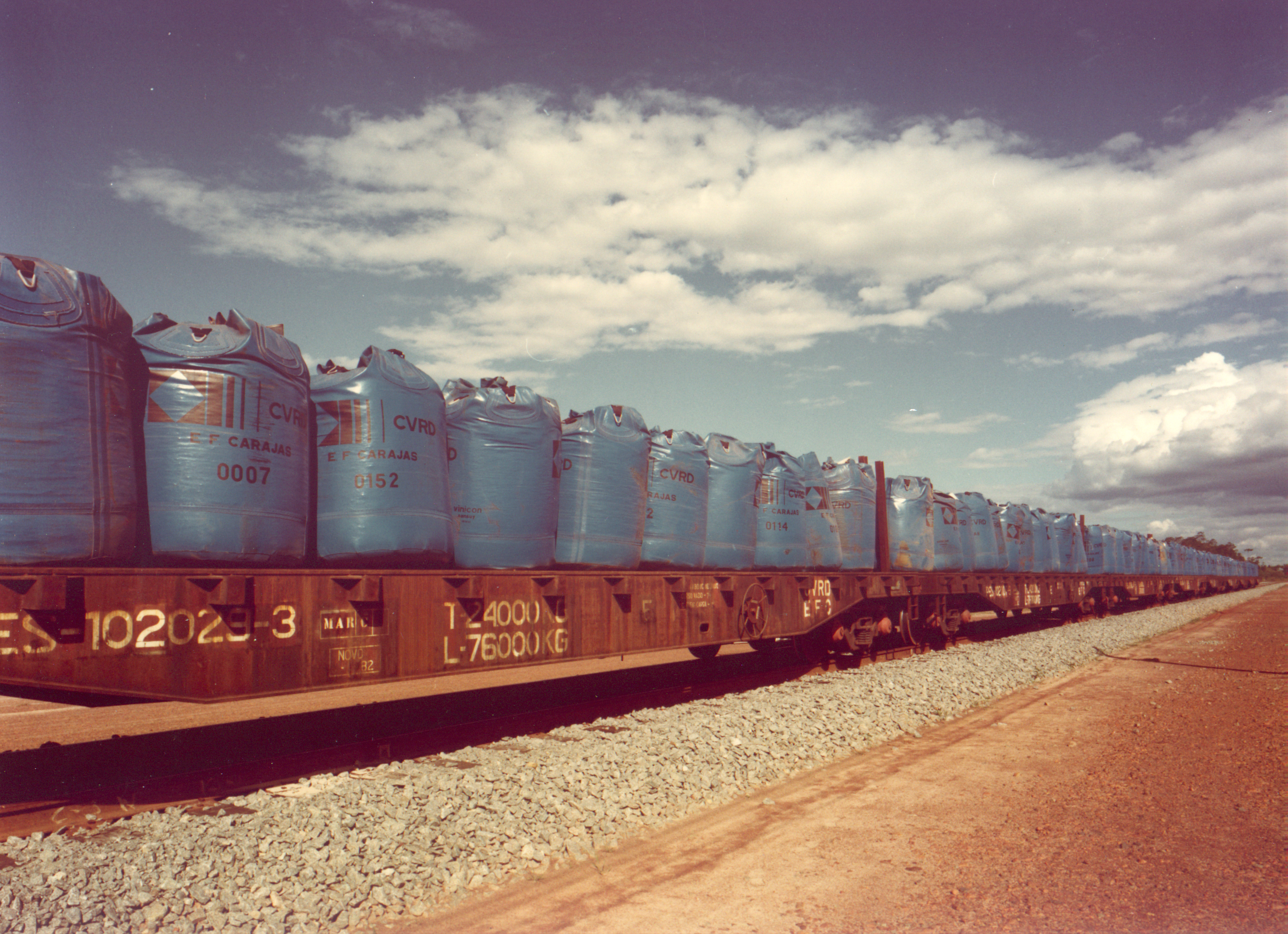 Primeiro carregamento de manganês de Carajás para fabricação de pilhas eletrolíticas.