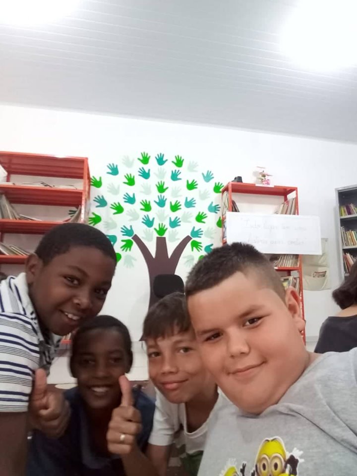 Alunos no momento da entrevista com Pedro