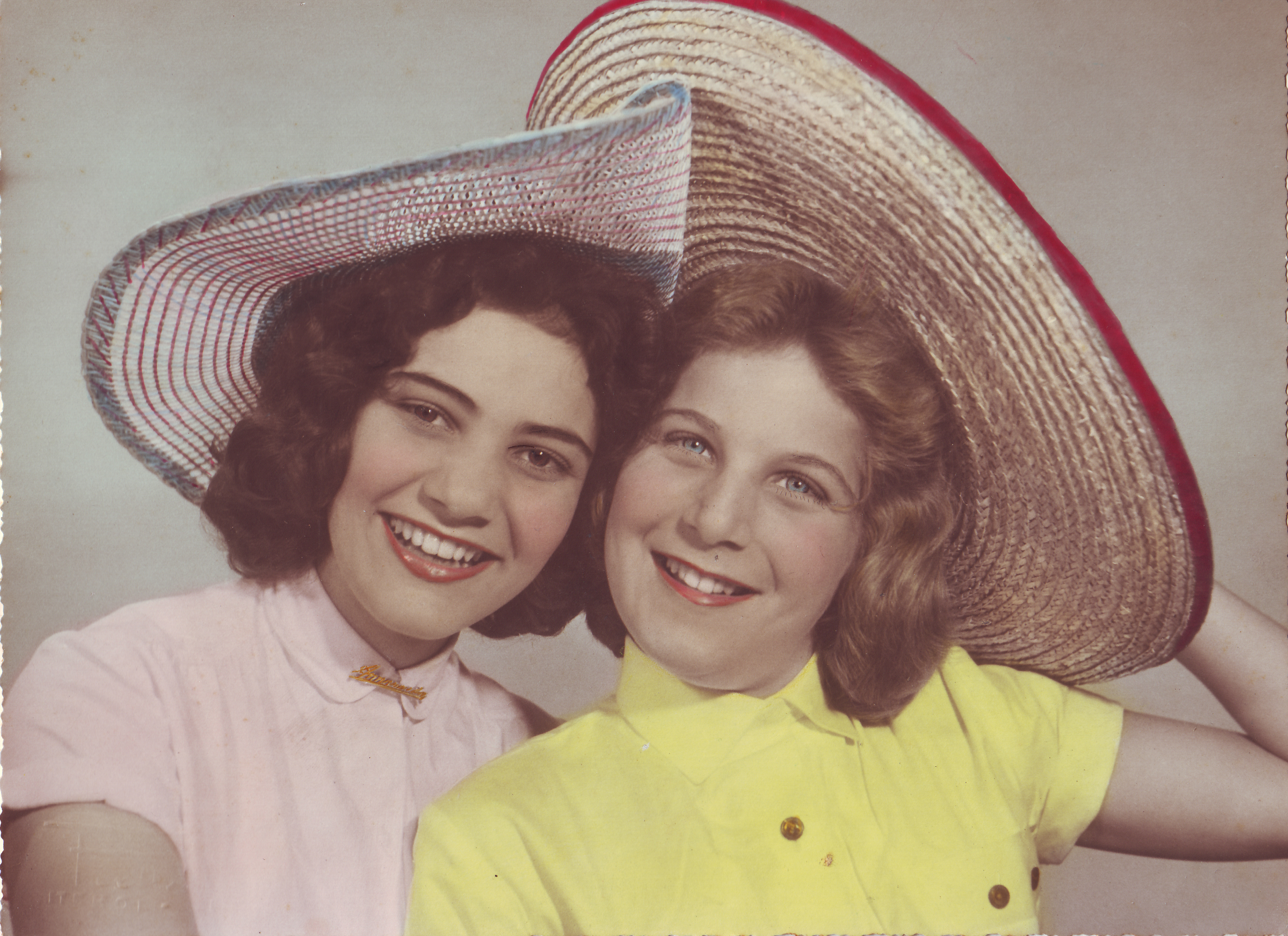 Anna e sua prima Paula Cristina