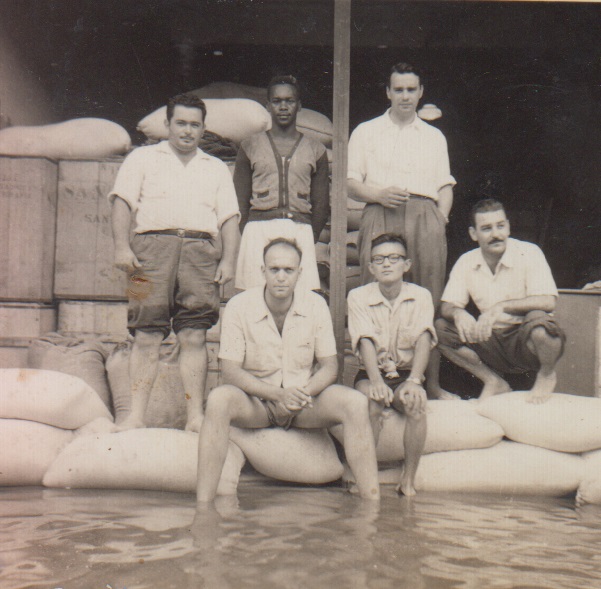 Após uma grande chuva, nos anos 60, que alagou a Zona Cerealista. Avenida Mercúrio, no Brás.