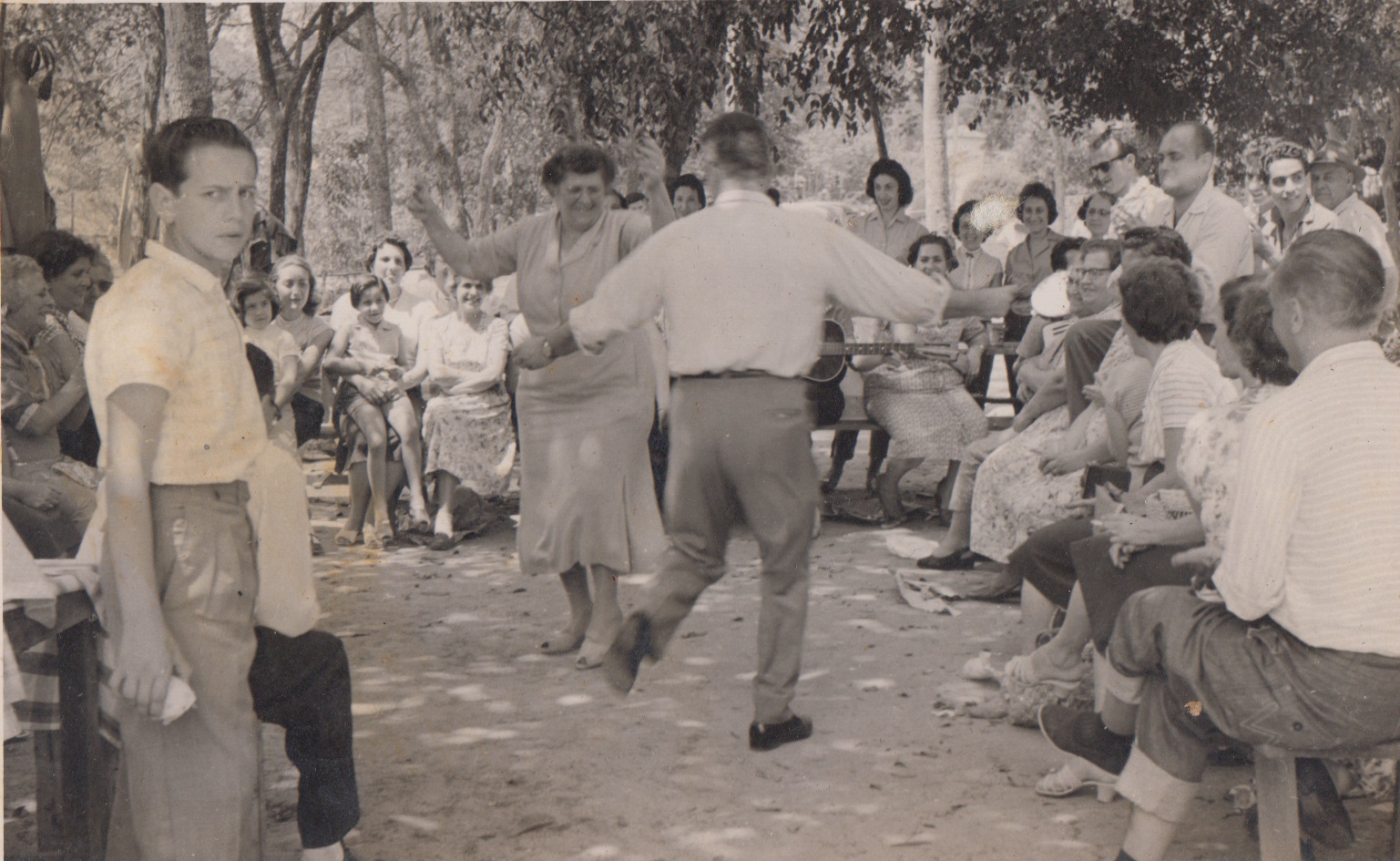 Pic-nic em Torres Tibagy. Ermínia Labate (avó).