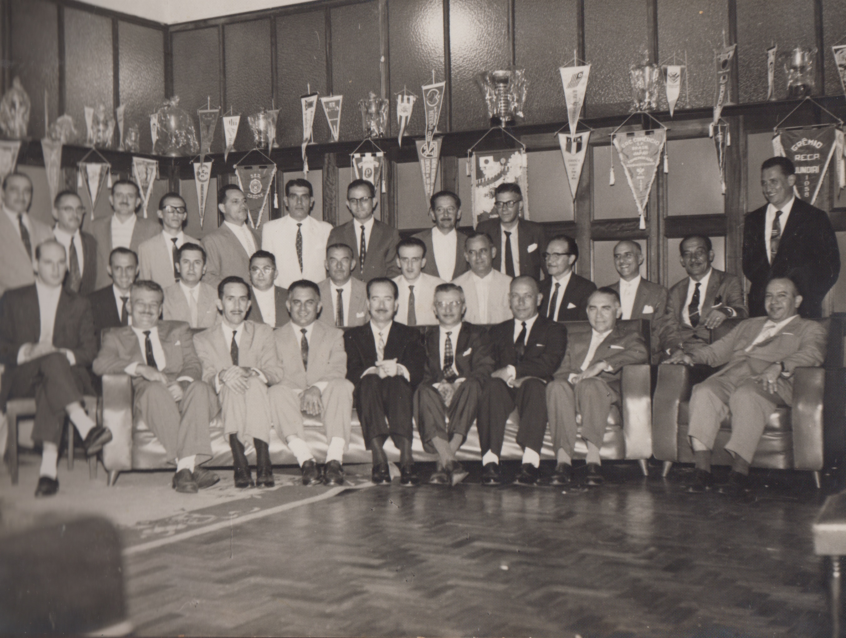 Reunião dos diretores da Bolsa de Cereais de São Paulo, no grêmio recreativo e cultural na Rua da Cantareira.