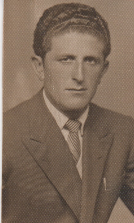 Nasceu em Bari, província de Polignano a Mare.
Na foto: Giuseppe Leddomado.