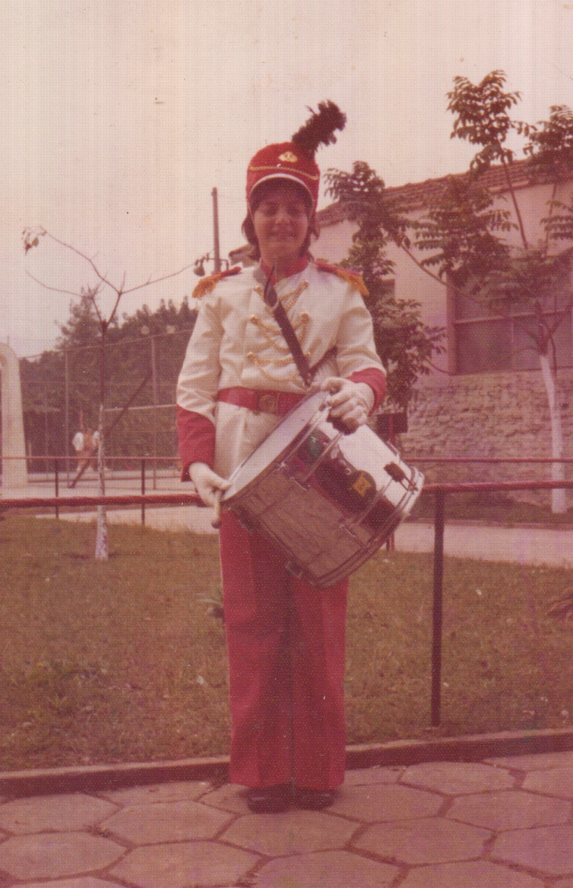 Tocava surdo na fanfarra da escola, no Clube de Regatas Tietê. Luiz Galluzzi.