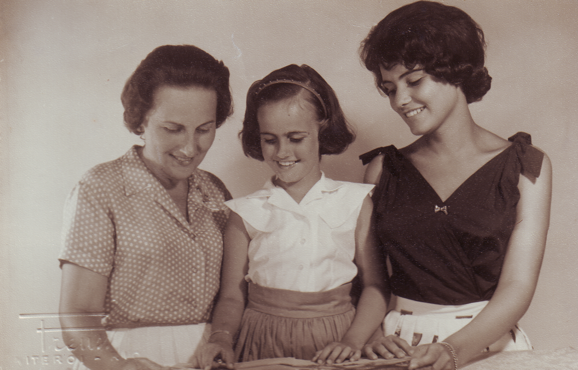 (Esq. Dir.) A mãe Martha, a irmã Anna Marta e a Anna Maria
