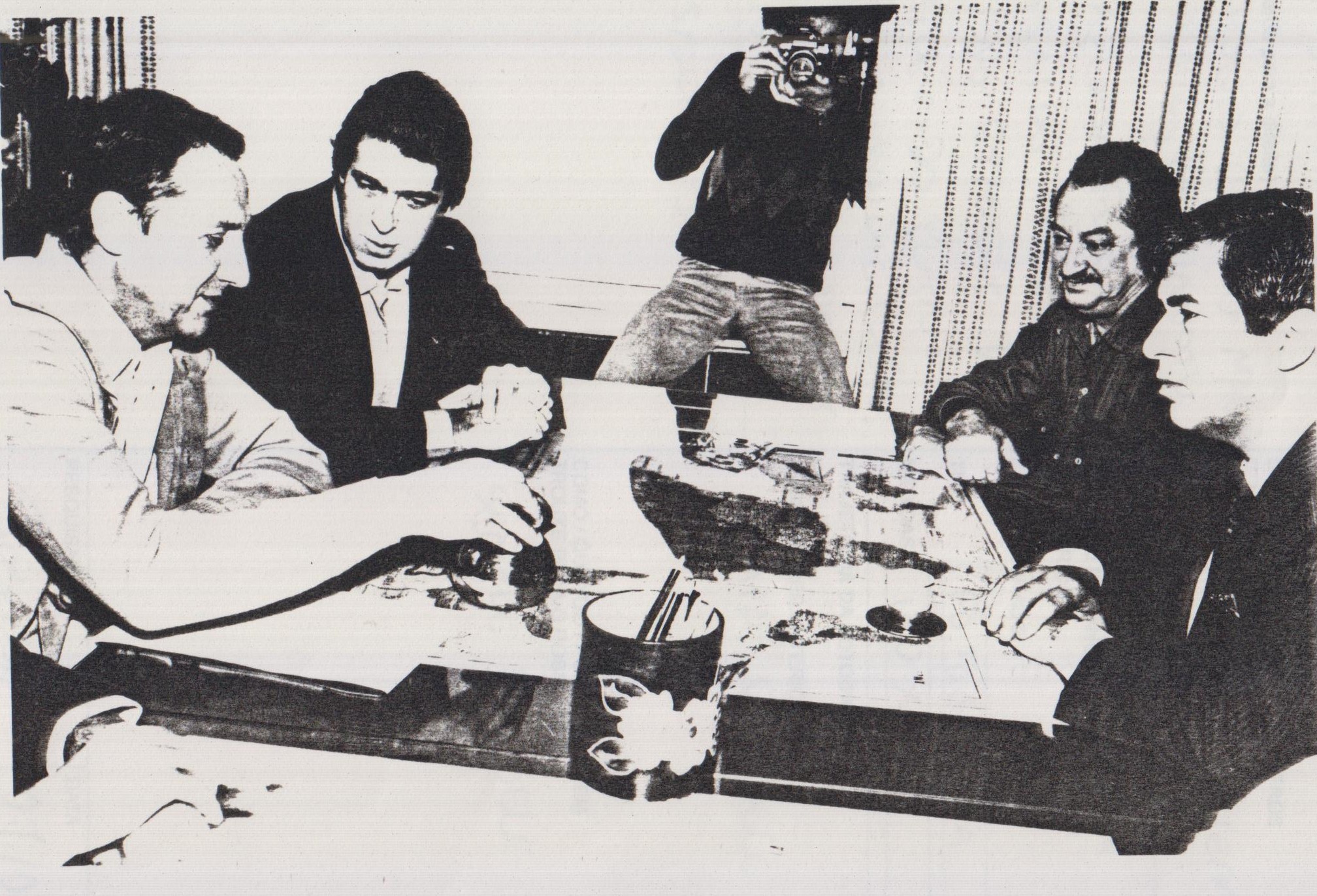 Na foto: Dicson Funaro, Antônio Rogério Magri, Alcyr Nogueira e Almir Pazzianoto. O Ministro da Fazenda Fumaro, o presidente do sindicato dos quimicos, o presidente do Stieesp e o Ministro do Trabalho Pazzianoto (Governo Sarney) no Stieesp discutindo as questões do plano cruzado com vários sindicalistas.