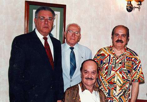 Severino dos Santos, membro fundador do Clube; Paulo Piratininga dos Santos, filho de Severino e presidente do Conselho Supremo do Clube;  presidente da executiva do clube e Antônio Sampaio, homenageado e presidente da Câmera Municipal. Antônio faleceu pouco tempo depois.