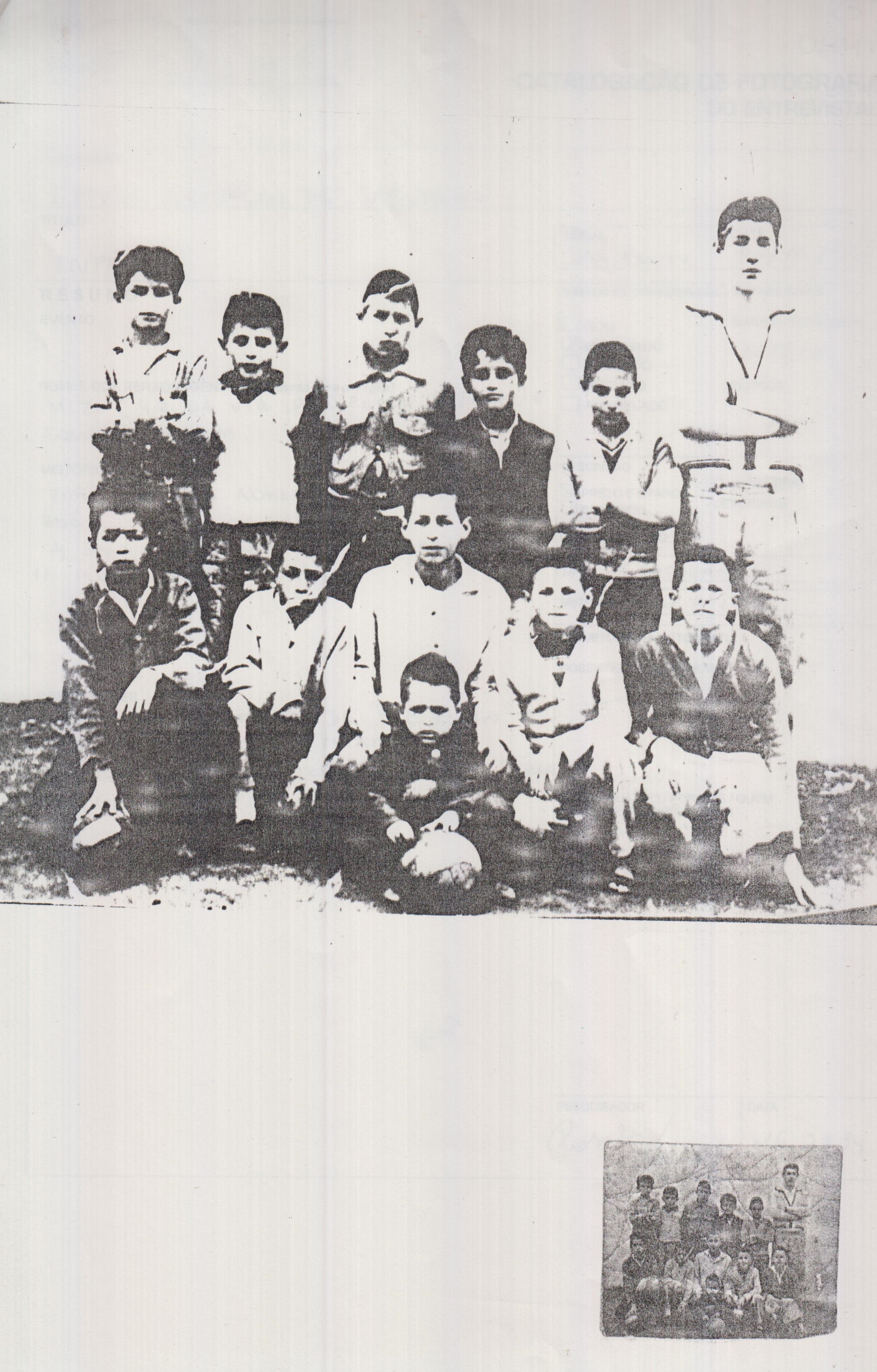 Na foto: Mizo (quarto da esq. para dir. ao fundo) e colegas de rua. Time de futebol da Rua Adelaide Boschetti, Vila Edé. A bola era de capotão, costurada e pesada muito quando chovia. Mizo era chamado de 