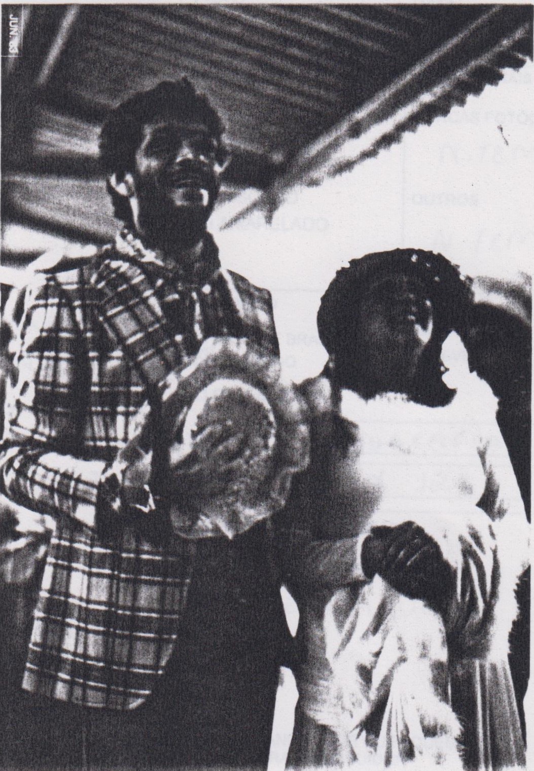 Na foto: Geraldo e Ana Maria, fantasiados de noivos caipiras numa festa junina do Departamento de Orçamento e Acompanhamento Físico (DOAF) da Eletropaulo na Usina de Piratininga. Geraldo já não trabalhava mais na Eletropaulo, mas foi convidado para ser o noivo pois os ex-colegas queriam homenageá-lo. Geraldo casou em 1982 no Guarujá e seus ex-colegas não puderam comparecer à cerimônia. Nessa ocasião Geraldo já trabalhava na ADC como funcionário. Geraldo trabalhou cinco anos no Doaf, de 1974 a 1979.