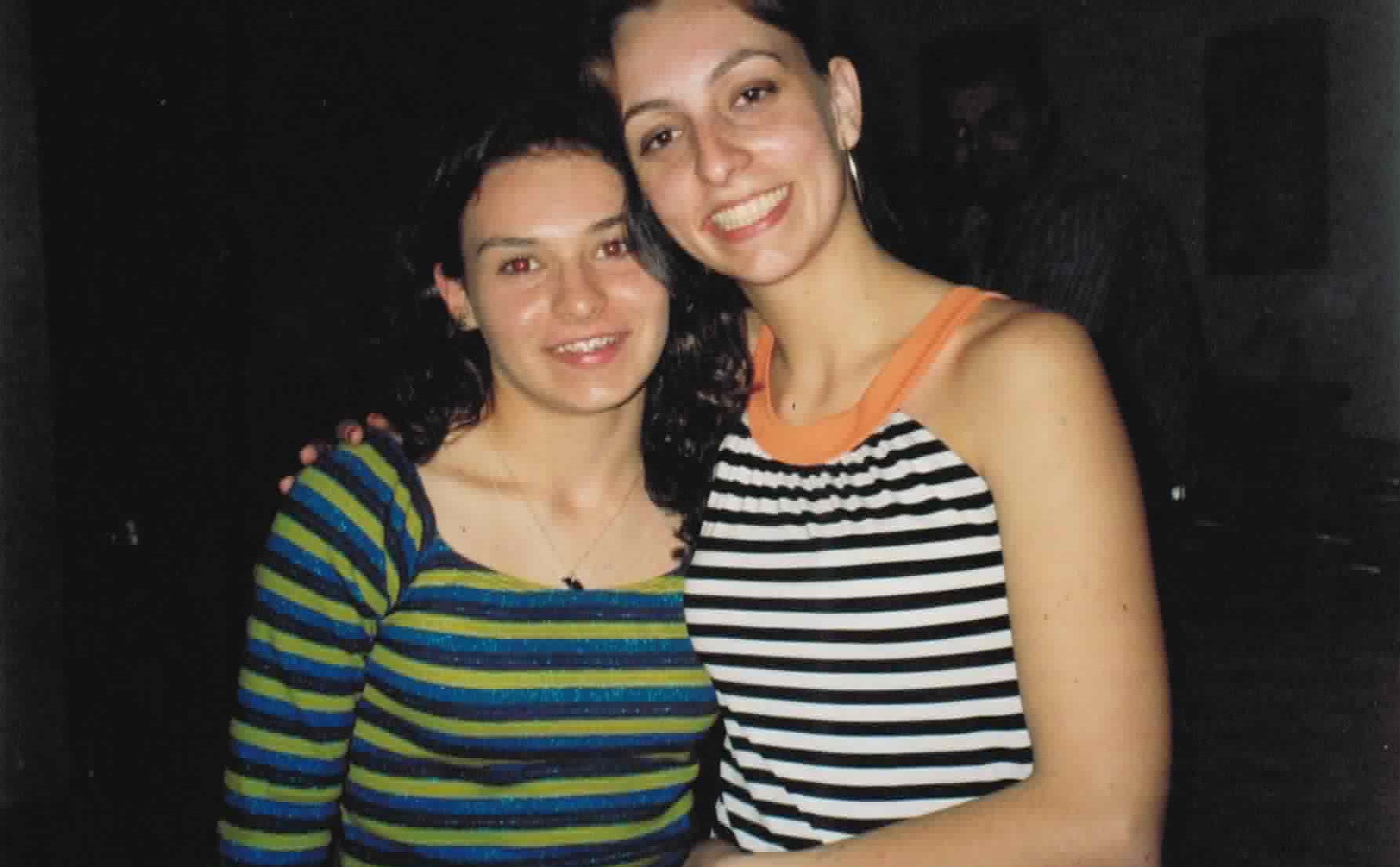 Esquerda para a direita: Bruna e a professora de inglês que a apresentou ao AFS, Fabiana Bach foi intercambista AFSer na Bélgica em 1998