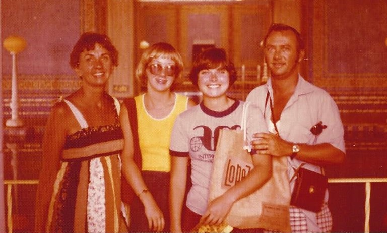 Família hospedeira de Marcia Buckley em excursão pela Califórnia