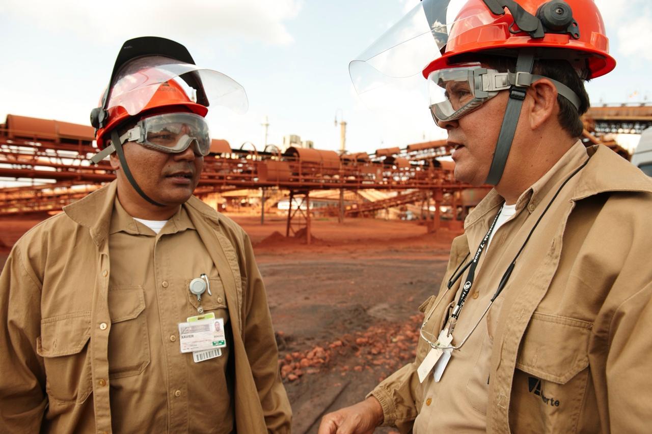 Durante o trabalho na Alunorte, fazendo inspeção na área, no início de carreira.