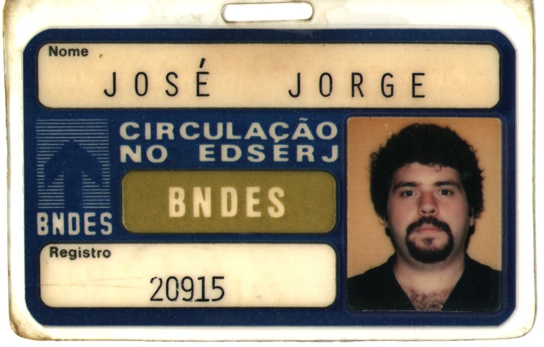 Primeiro modelo de cartão de circulação utilizado no Edifício de Serviços do Rio de Janeiro (EDSERJ), novo prédio do BNDES.