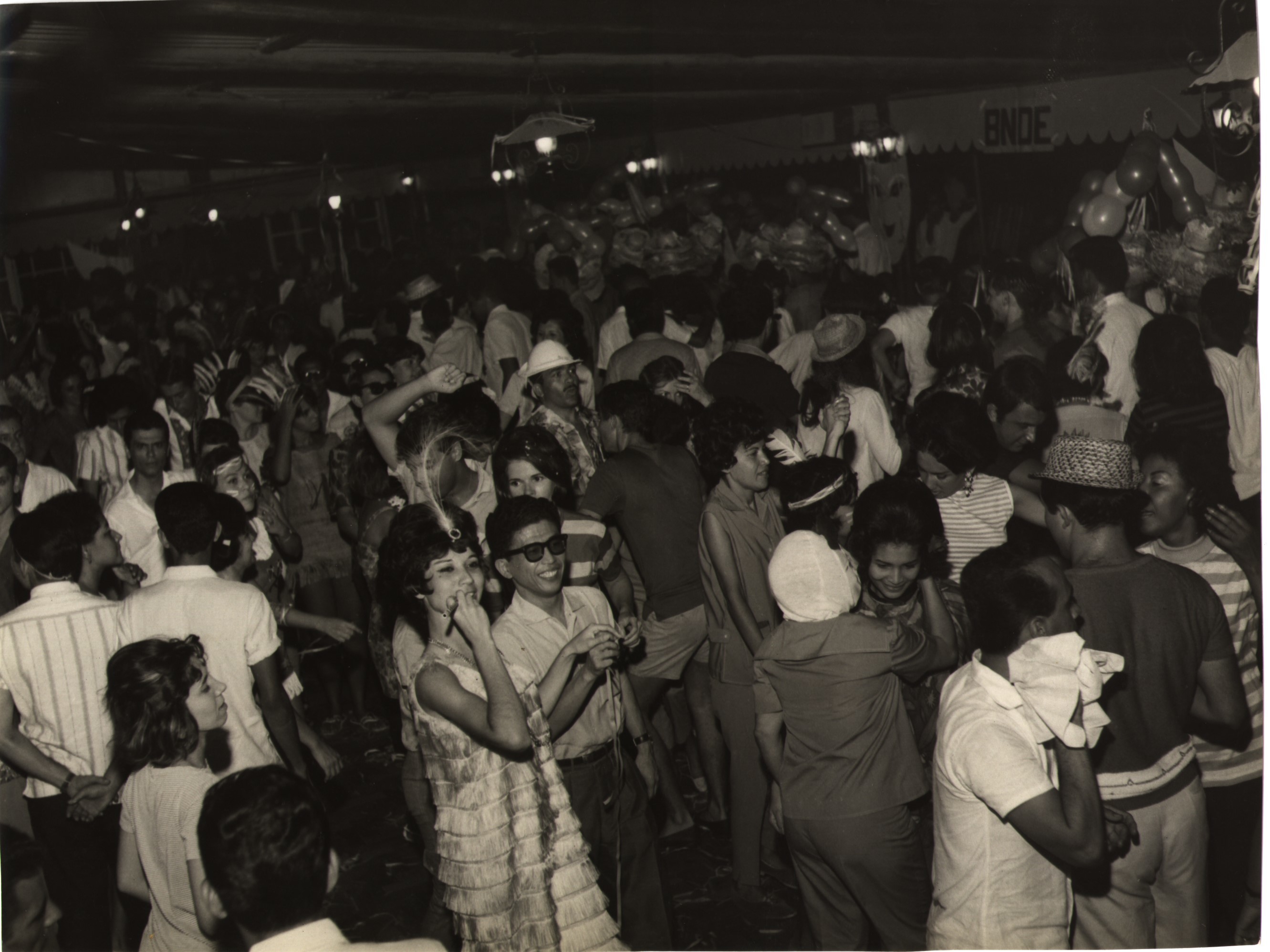 Festa de pré-carnaval do BNDES organizada por Henio, que era diretor social da Associação dos Funcionários do Banco Nacional de Desenvolvimento (AFBNDE).