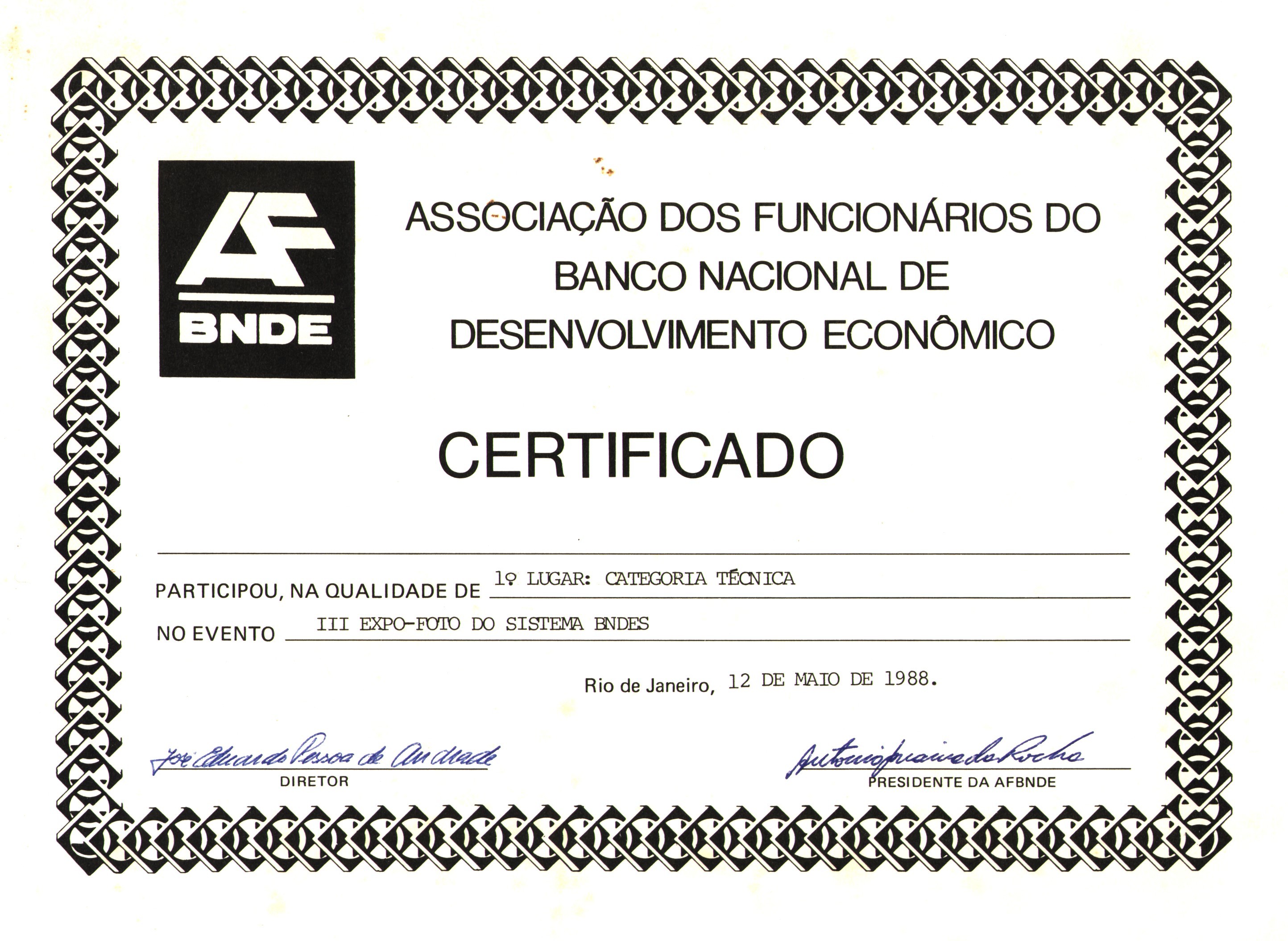 Certificado de primeiro lugar na categoria técnica na III Expofoto do Sistema BNDES. Maria Lúcia apresentava ao concurso, em geral, fotografias que tirava em viagens.