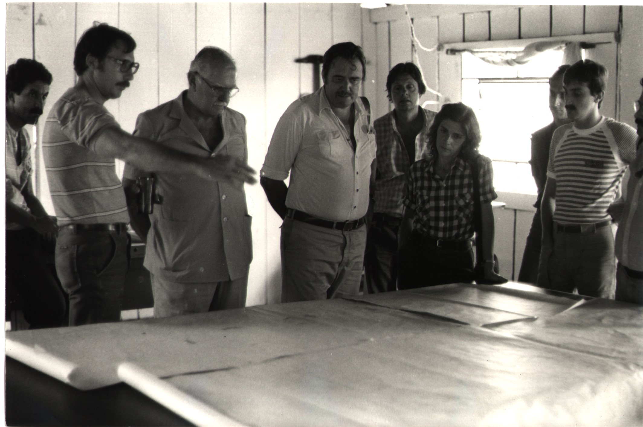 Grupo de visita à mineração Brumadinho. Foram três dias de visitação em várias minas. No trajeto para o local, o avião sofreu uma grande turbulência e, apavorada, Maria Lúcia pediu demissão ao chefe, que falou para ela repetir o dito quando o avião aterrissasse. Esq.-dir.: não identificado, não identificado, Paulo Ariosto (chefe), Nulton Zander, Stephan, Maria Lucia e não identificado.