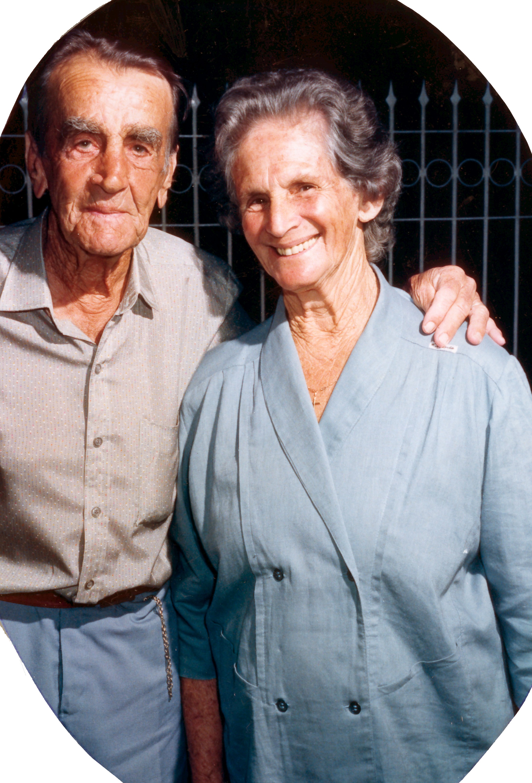 Ramiro Batista da Costa e Francisca Carlota de Faria, avós maternos de Alaerte Machado, comemoram 75 anos de casamento. Eles tiveram dezesseis filhos, sendo que nenhum nasceu em hospital.