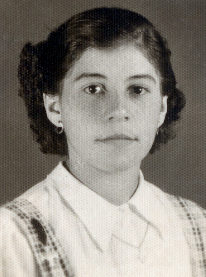 Retrato de Déa tirada no Colégio São Domingos, onde vivia como interna, trabalhando para pagar seus estudos.