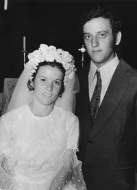 Os noivos, Iramaia e Evauri em sua cerimônia de casamento.