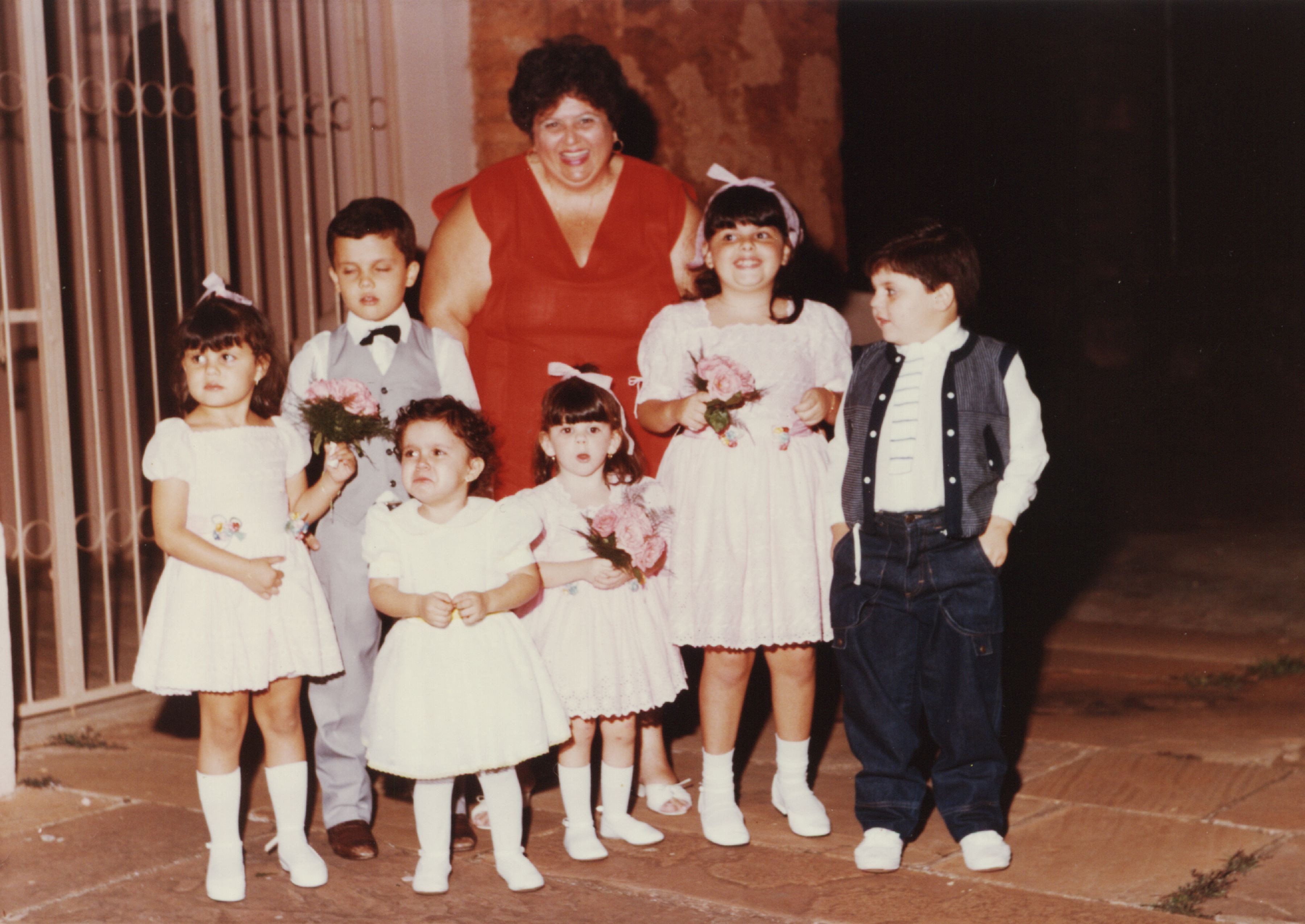 O casamento era de uma cunhada da irmã de Rosa e ocorreu na Igreja São Domingos. As crianças carregariam as alianças, mas Lívia não quis entrar e chorou até tirar a foto.