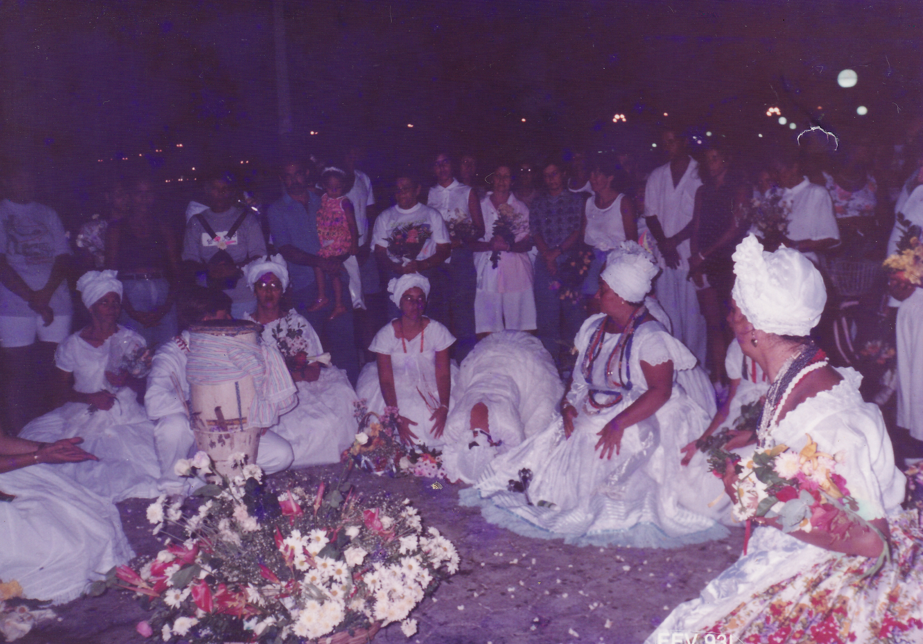Rezando o Ingorossi para Odoyá, na festa de Yemanjá em Camburi, Vitória.