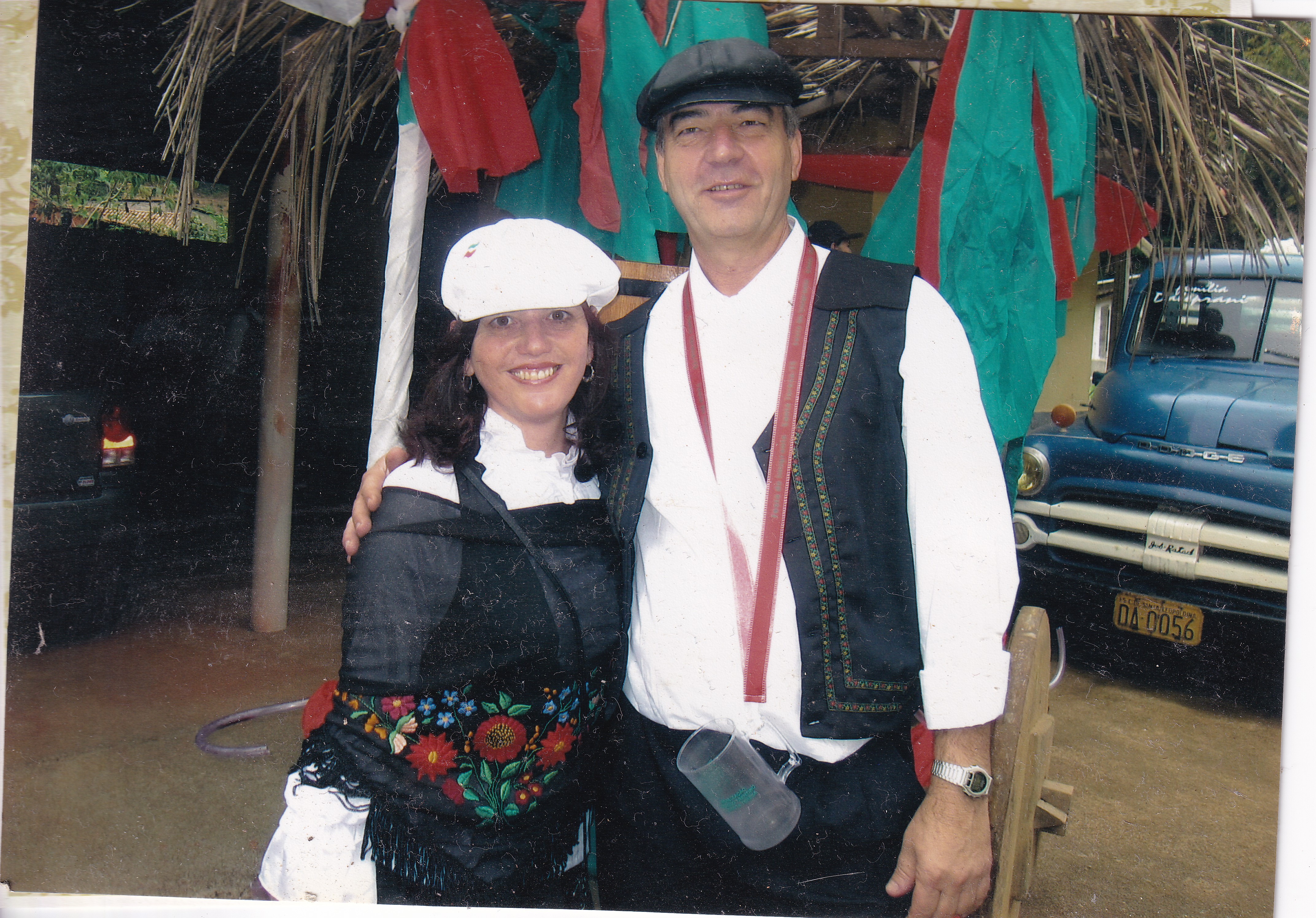 Renato e sua esposa Rosangela em uma das primeiras Carretelas del Vin em Santa Tereza.