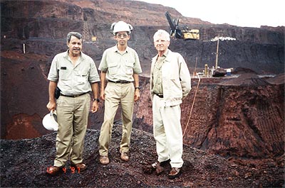 Vicente Bernardes (Gerente Geral de Mineração), José Luiz Oliveira Martins e Darcy Germano, engenheiro ex-CVRD que estava na produção da Caraíba Mineração, 1997.