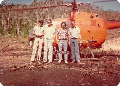 Armando Cordeiro, Josias (mecânico), Lúcio Flávio  Pinto (jornalista) e Breno Santos no local de
descobrimento de Carajás, 1986.