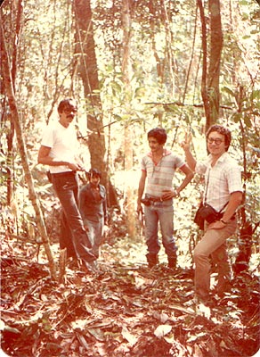 Armando com o geólogo Joaquim Nascimento e com o jornalista Lúcio Flávio Pinto no Alvo Serra Azul, local de pesquisa de níquel.