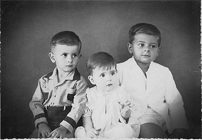 Fausto com os irmãos, Sérgio Guilherme e Regina Maria.