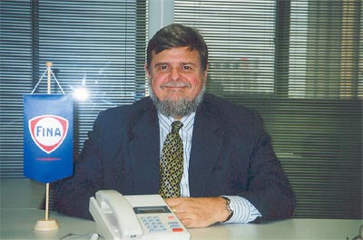 Fausto no escritório enquanto trabalhava na FINA como consultor de distribuição de petróleo.