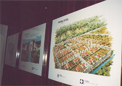 Painel com a maquete da Chácara do Sol projeto habitacional para funcionários da CVRD