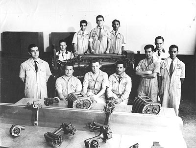 Grupo de uniforme em curso na General Motors.