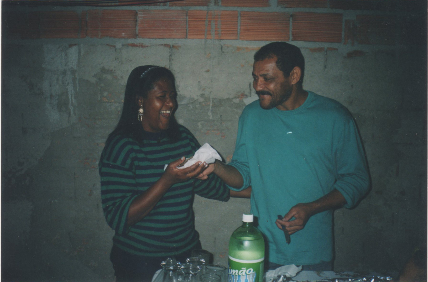 Aniversário do Pai do Gilmar, a festa foi feita na casa da família e foi um momento de encontro familiar. Na foto estão Maria do Carmo Santos da Silva (mãe) e Arnobio Ferreira (pai).