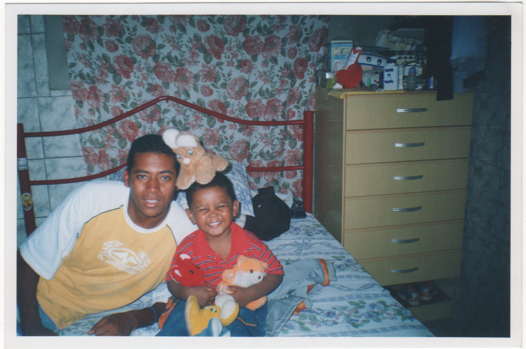 Páscoa em Família, na casa de Gilmar. Na foto está Gilmar e Caique Giovani Matos da Silva (filho).