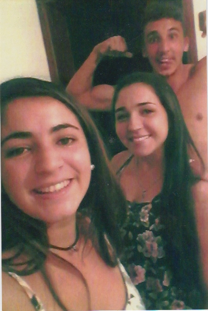 Ariela (mais nova), Mirela (mais velha) e Marco Antonio (do meio)