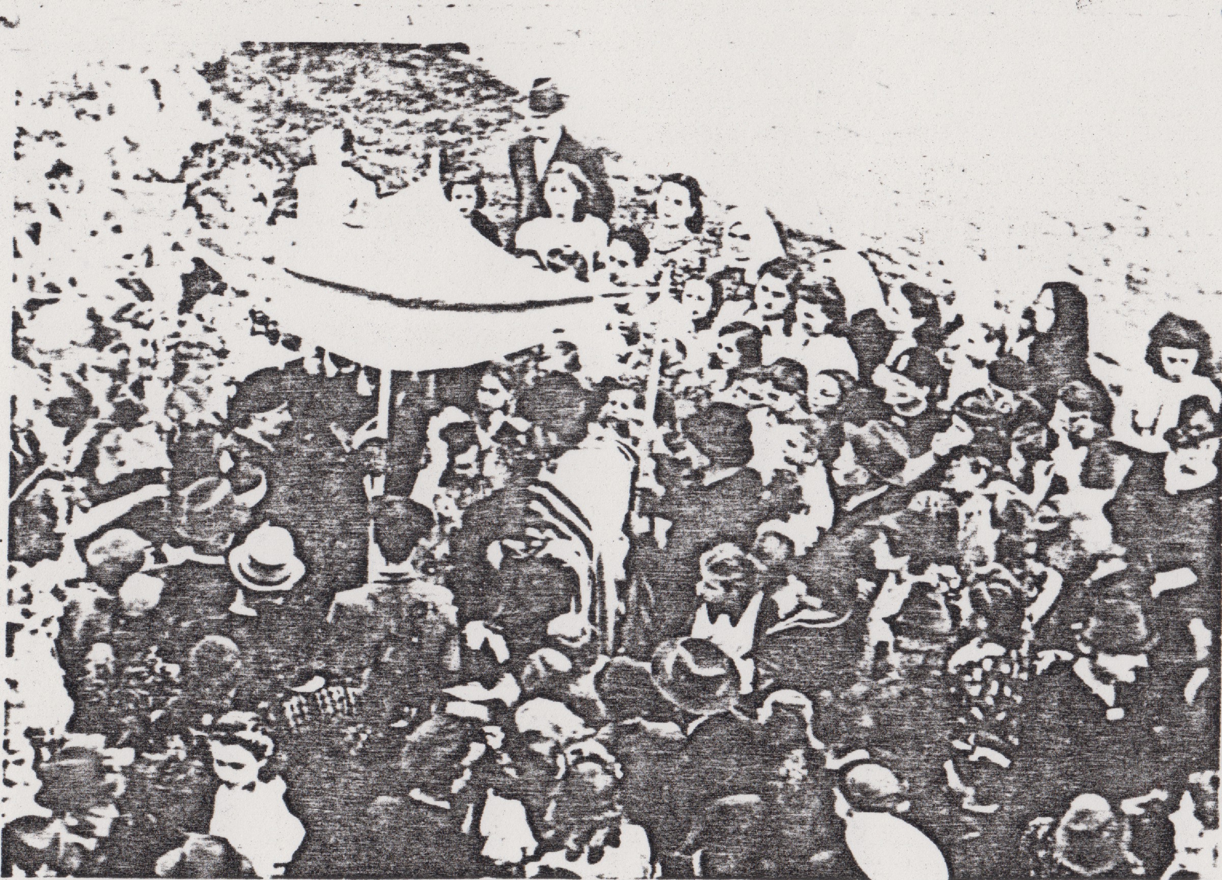 Casamento sendo realizado no pátio externo da Sinagoga de Debeljaca, cidade da antiga Iugoslávia.