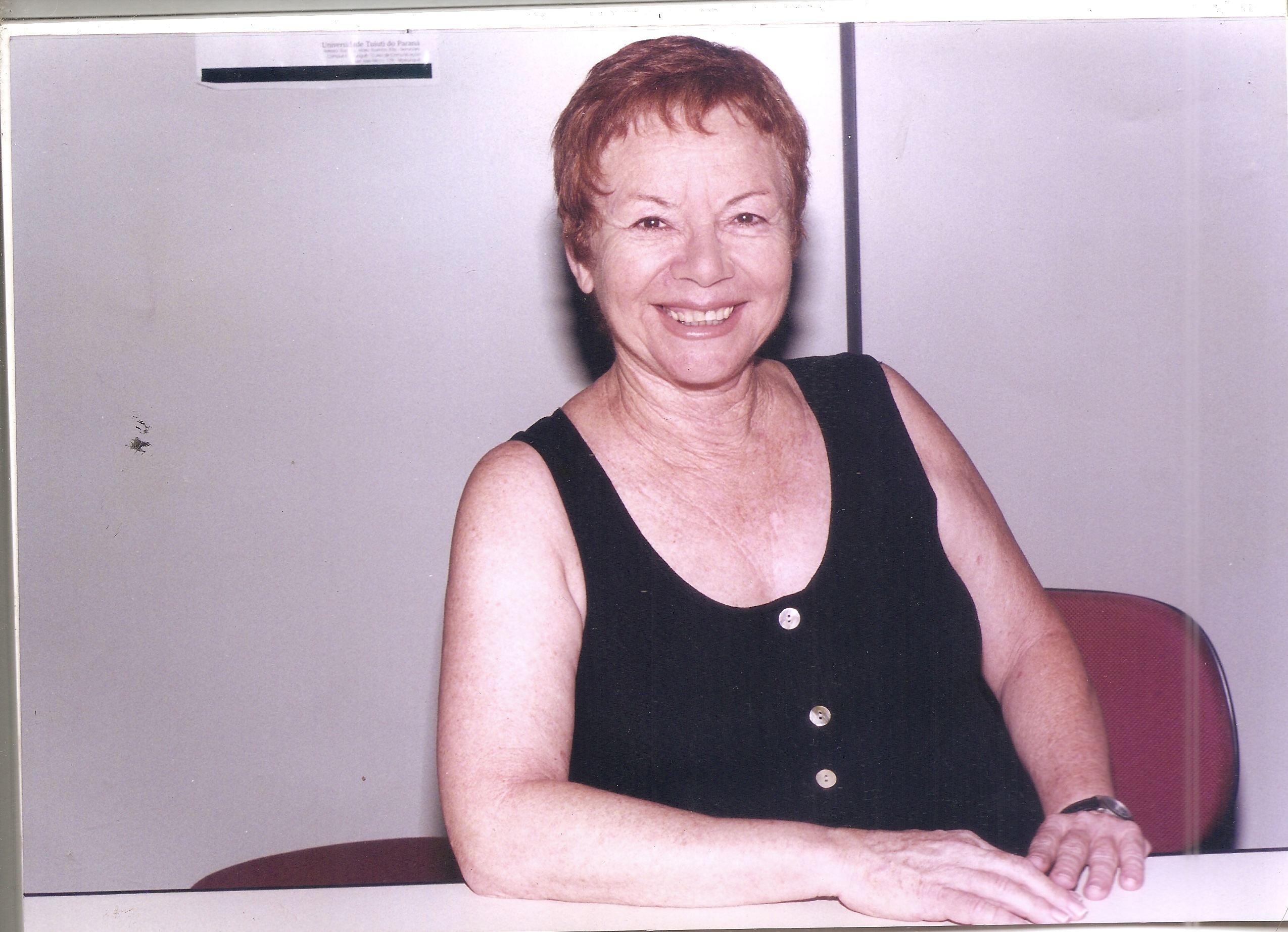 Esta foto foi feita para compor o livro A panelinha de Breu, de Bernadette Lyra, como retrato da autora. Nesse romance, Bernadette faz uma paródia sobre a lenda capixaba surgida a partir da história de Maria Ortiz.