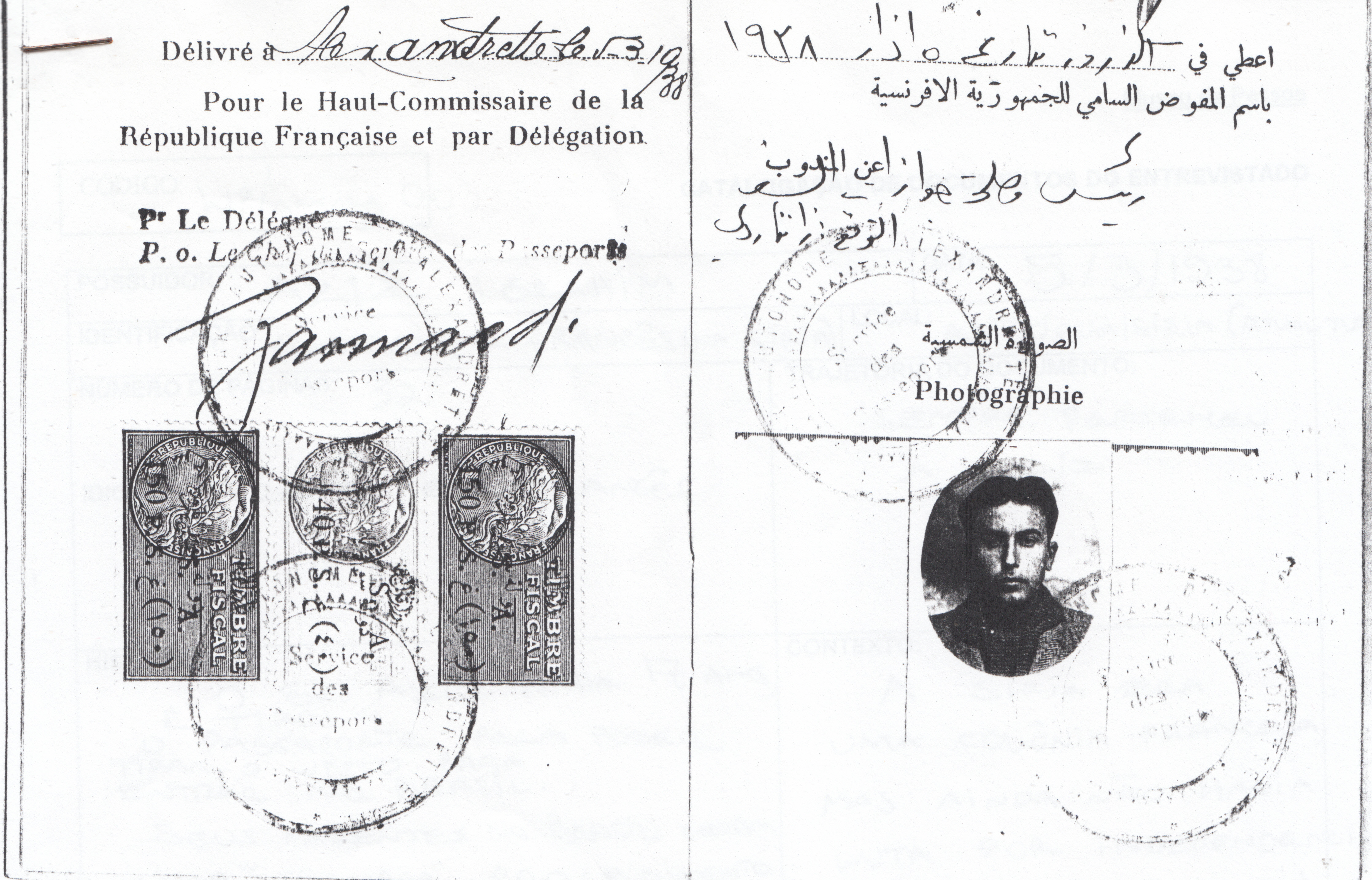 O Sr. Aziz tinha 17 anos e tirou o passaporte para poder tirar o visto para entrar no Brasil. Seus parentes no Brasil deram uma 