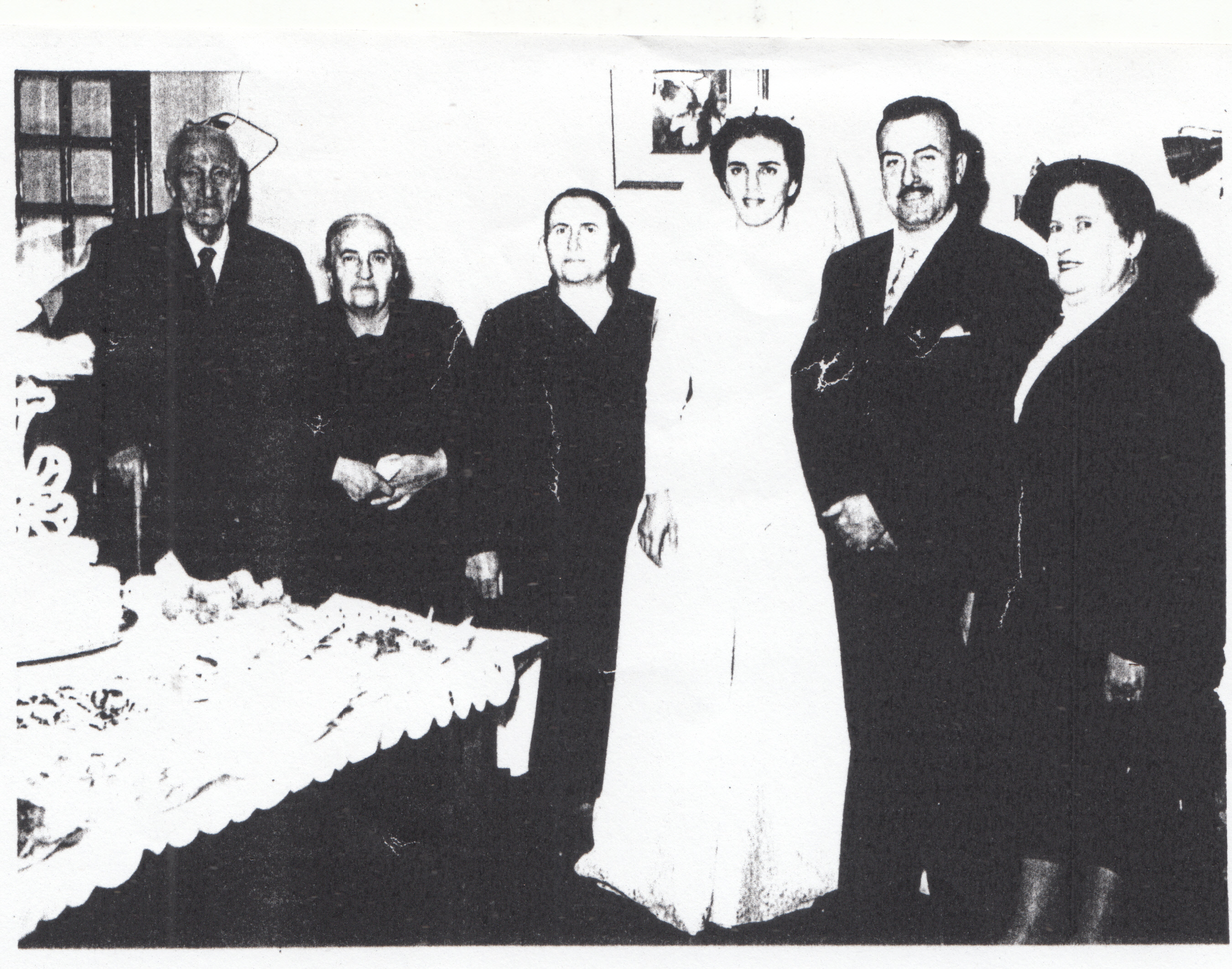 O casamento realizou-se em Santos, local da família da noiva. A comida do casamento era uma mistura da culinária árabe com a brasileira. Toda a família de Aziz já estava no Brasil. A esposa, Nadima, nasceu em Santos e lá morou até o casamento, quando veio para São Paulo.
O casamento foi no Clube Sírio-Libanês, em Santos.
A avó materna de Nadima e a mãe de Aziz são primas.