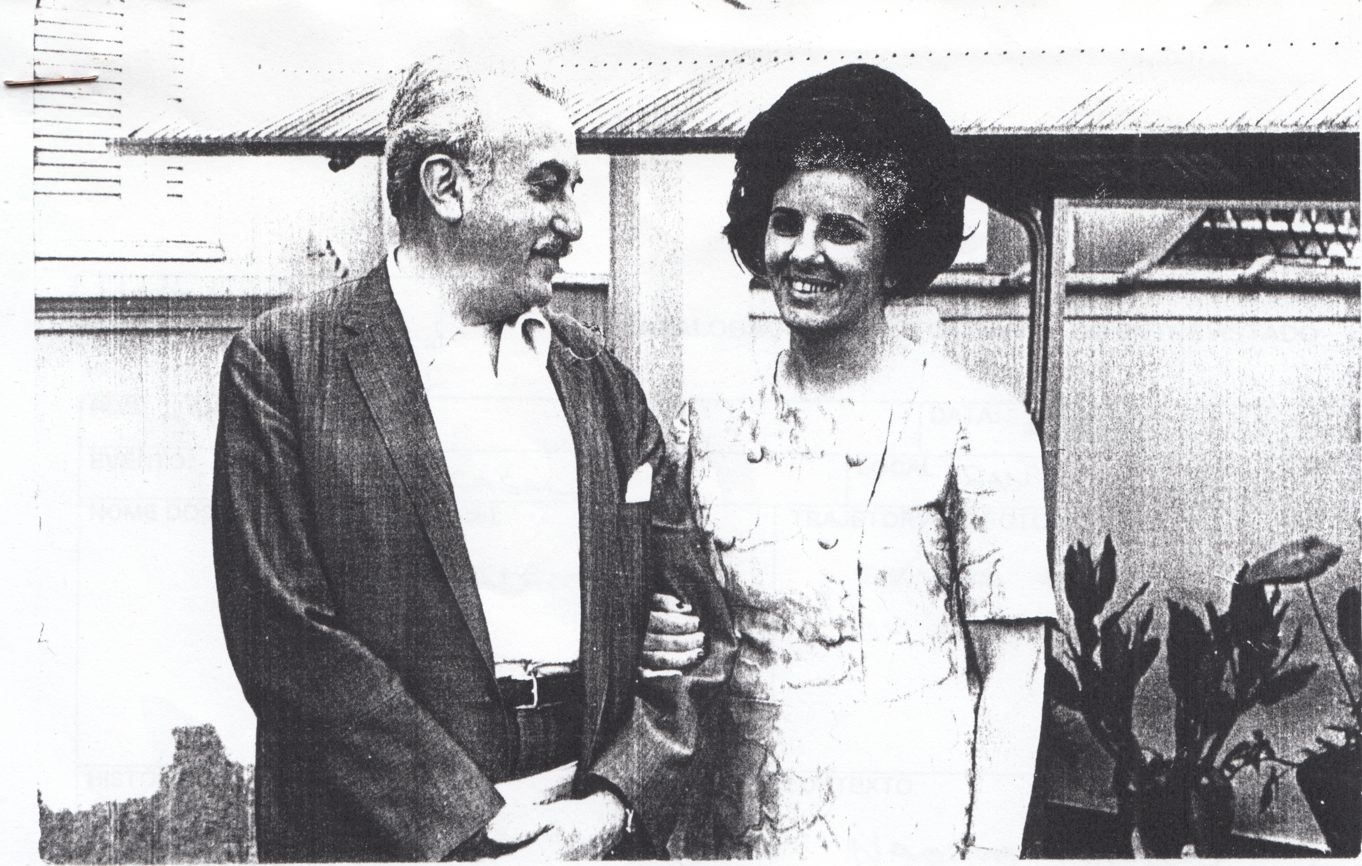 Casa da família de Nadima (frente da casa). Houve um casamento sábado (irmão de Nadima) e a foto é do domingo (almoço). 
Nadima nasceu e morou nesta casa em Santos, até que se casou e foi para São Paulo. A família da mulher tinha uma loja de casemira.