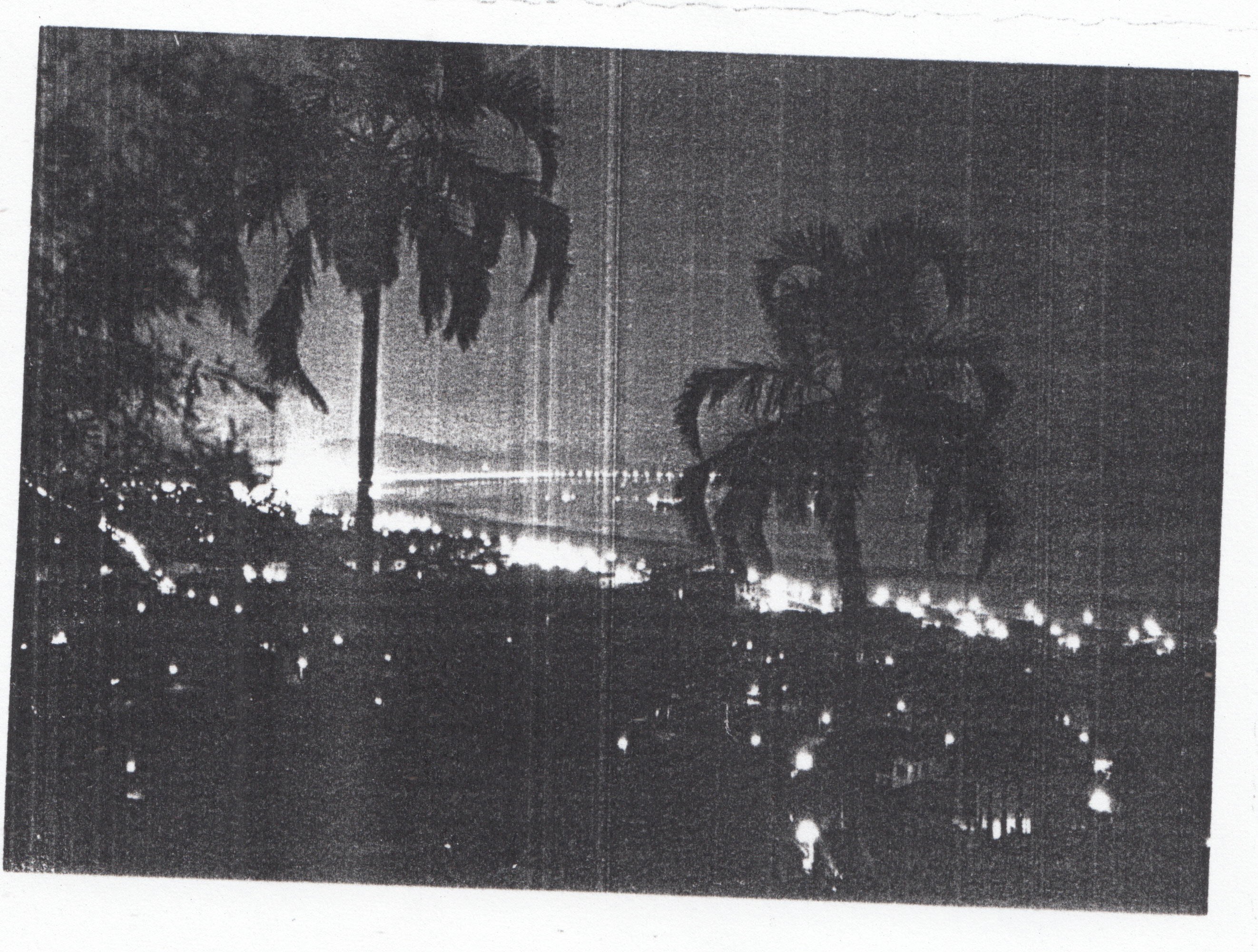 Foto tirada do quarto do hotel em Santos nos seus primeiros dias chegando do Rio Grande do Sul. A praia vista do porto.
