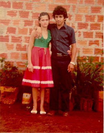 Época do namoro com a esposa, a esposa é nove anos mais nova.