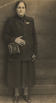 Jesuína da Silva, avó de Clarice Gomes Afonso, em foto feita em estúdio. Araraquara, SP, década de 50.