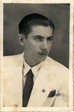 Retrato de Salvador Scutti para dar de presente aos seus tios que foram seus padrinhos de casamento. Matão, SP, 22/05/1946