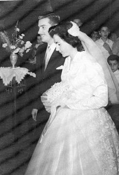 Casamento de Salvador Scutti e Eurídice, realizado pelo padre Amada Romão, na Igreja Matriz de Matão.