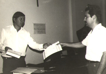 João Francisco Navarro Garcia recebe diploma do curso de Relações Humanas no Senac. Araraquara, SP, 1973.