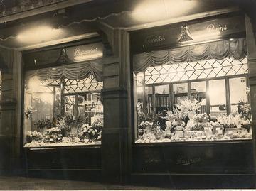 Vitrine da Casa Barbieri de cristais importados da Bohemia. Araraquara, SP, década de 60